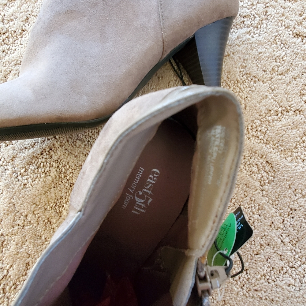 BOOTS - Picture 7 of 7